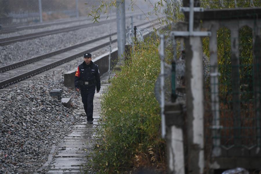 CHINA-ANHUI-JINZHAI-RAILWAY POLICEMAN (CN)