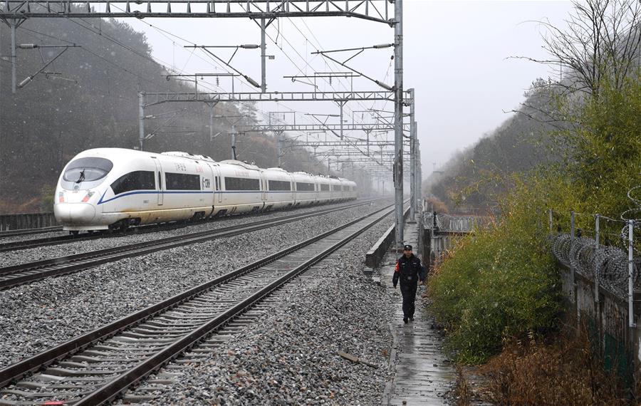 CHINA-ANHUI-JINZHAI-RAILWAY POLICEMAN (CN)