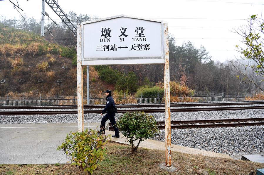CHINA-ANHUI-JINZHAI-RAILWAY POLICEMAN (CN)