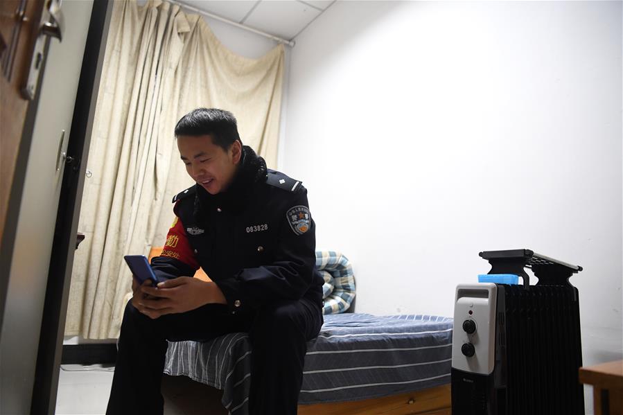 CHINA-ANHUI-JINZHAI-RAILWAY POLICEMAN (CN)