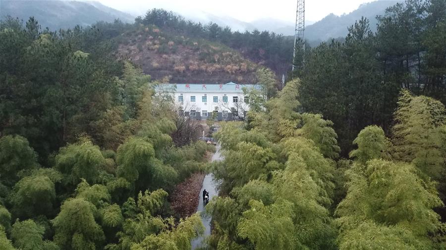CHINA-ANHUI-JINZHAI-RAILWAY POLICEMAN (CN)