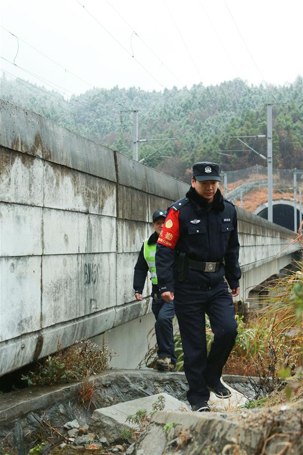 CHINA-ANHUI-JINZHAI-RAILWAY POLICEMAN (CN)