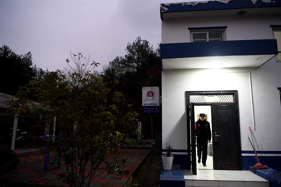CHINA-ANHUI-JINZHAI-RAILWAY POLICEMAN (CN)