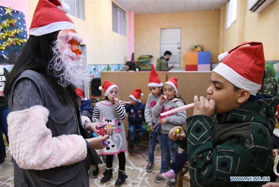 SYRIA-DAMASCUS-CHRISTMAS-CELEBRATION-CHILDREN