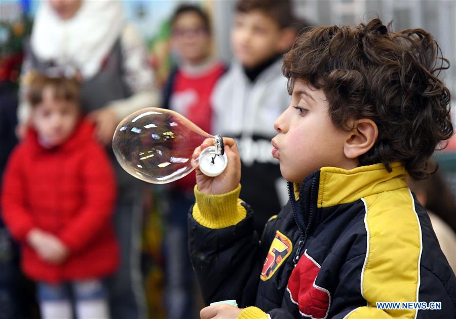 SYRIA-DAMASCUS-CHRISTMAS-CELEBRATION-CHILDREN