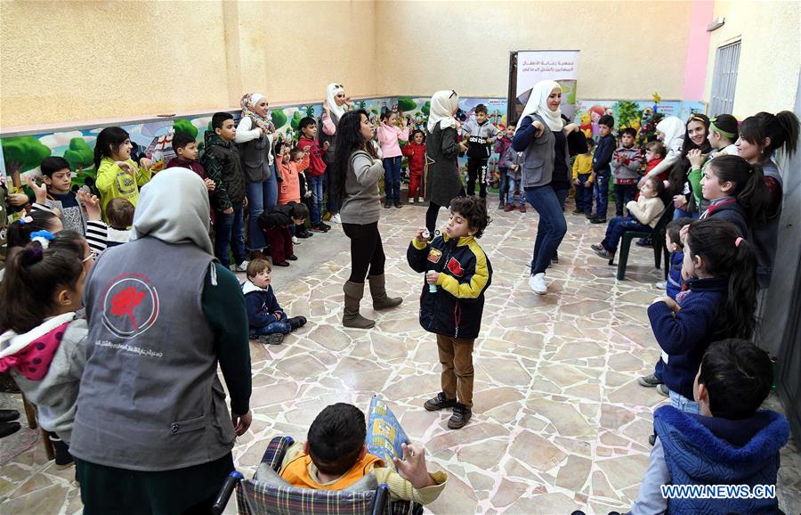 SYRIA-DAMASCUS-CHRISTMAS-CELEBRATION-CHILDREN
