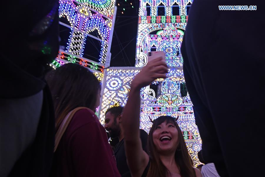 SINGAPORE-CHRISTMAS DECORATION