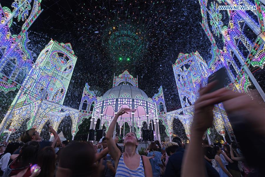 SINGAPORE-CHRISTMAS DECORATION