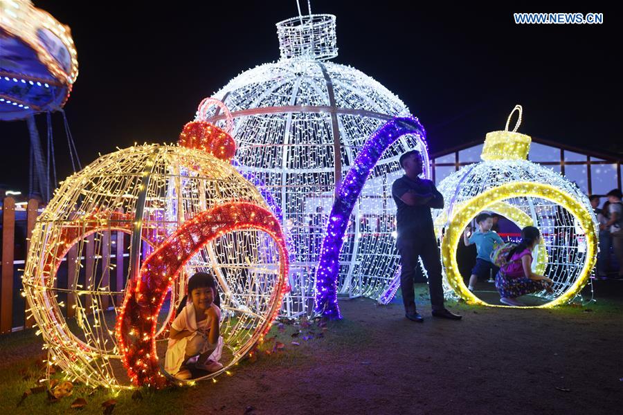 SINGAPORE-CHRISTMAS DECORATION