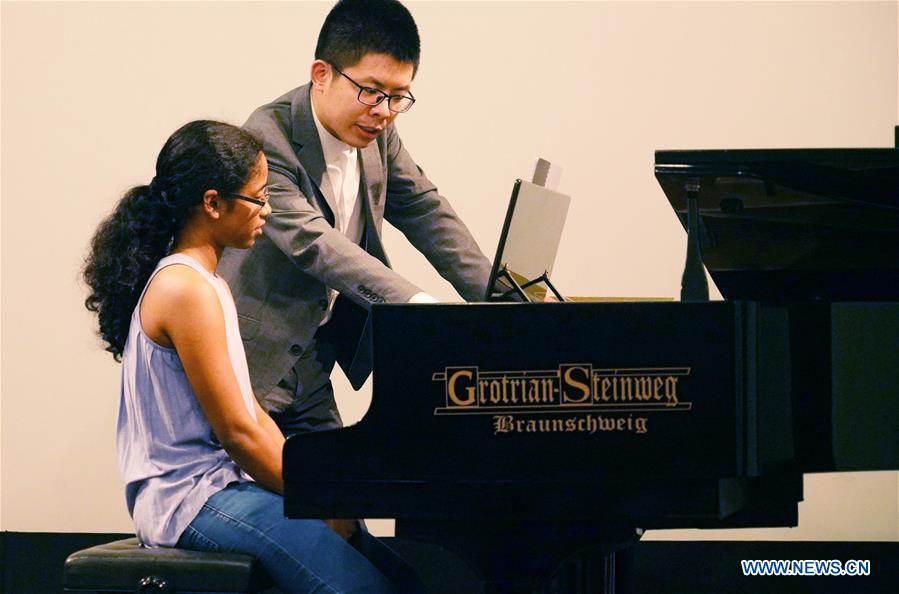 SRI LANKA-COLOMBO-CHINESE PIANO VIRTUOSO