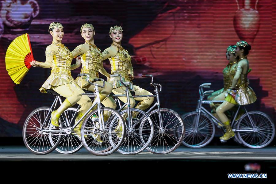 PHILIPPINES-QUEZON CITY-ACROBATIC CIRCUS