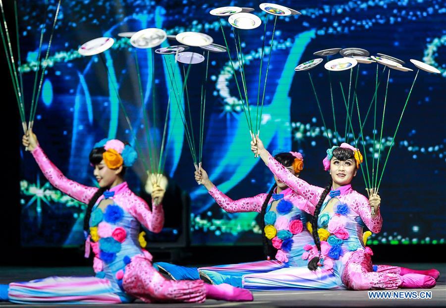 PHILIPPINES-QUEZON CITY-ACROBATIC CIRCUS