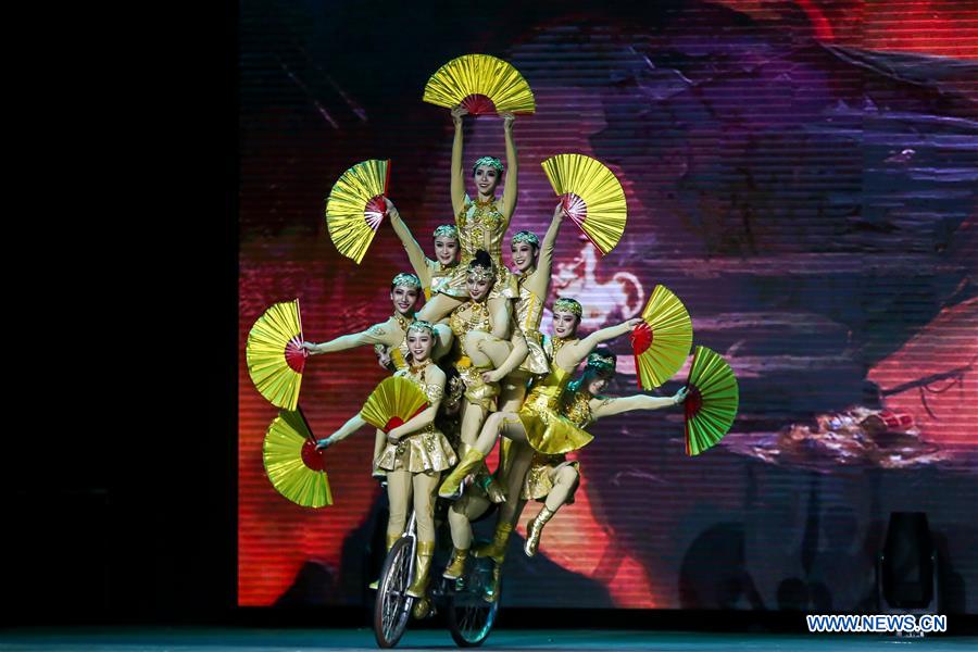 PHILIPPINES-QUEZON CITY-ACROBATIC CIRCUS