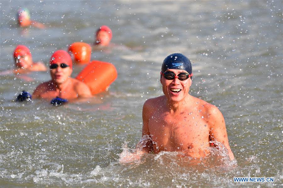 (SP)CHINA-LANZHOU-YELLOW RIVER WINTER SWIMMERS