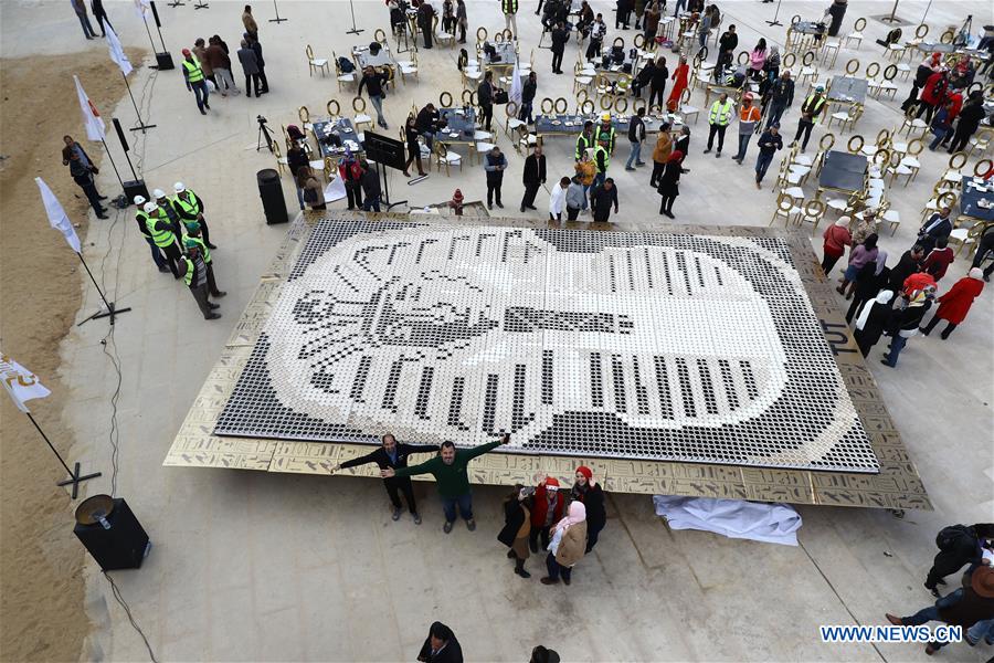 EGYPT-GIZA-NEW GUINNESS WORLD RECORD-KING TUT'S MASK-LARGEST COFFEE-CUP MOSAIC