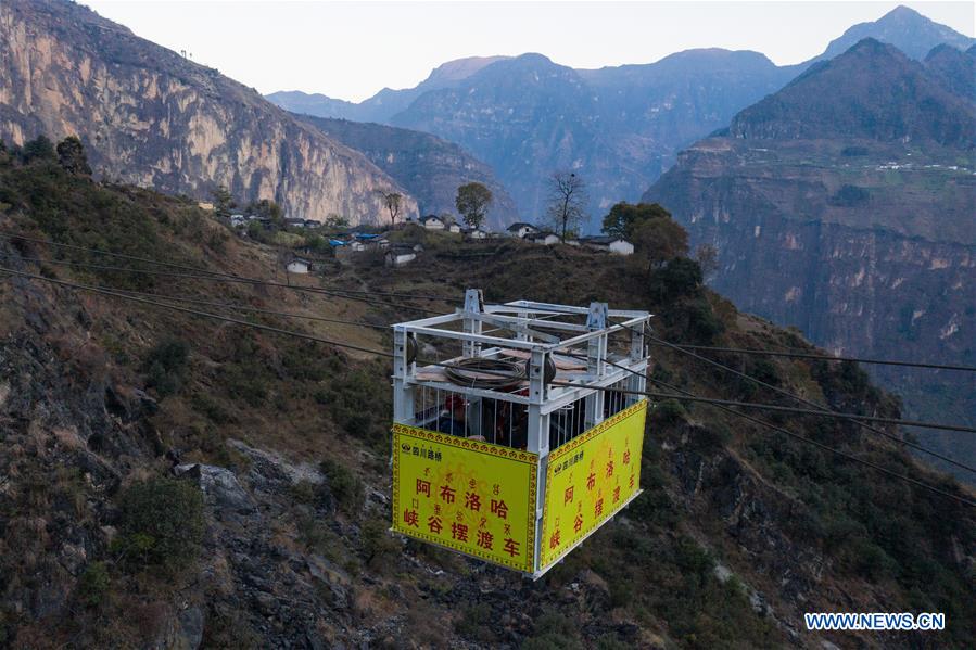CHINA-SICHUAN-CLIFF-VILLAGE-ROAD CONSTRUCTION (CN)