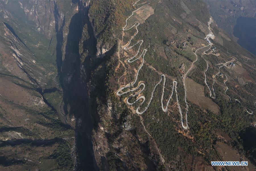 CHINA-SICHUAN-CLIFF-VILLAGE-ROAD CONSTRUCTION (CN)