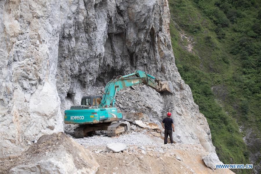 CHINA-SICHUAN-CLIFF-VILLAGE-ROAD CONSTRUCTION (CN)