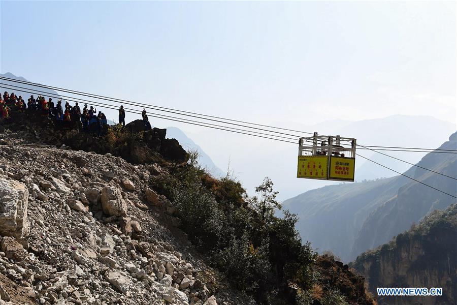 CHINA-SICHUAN-CLIFF-VILLAGE-ROAD CONSTRUCTION (CN)