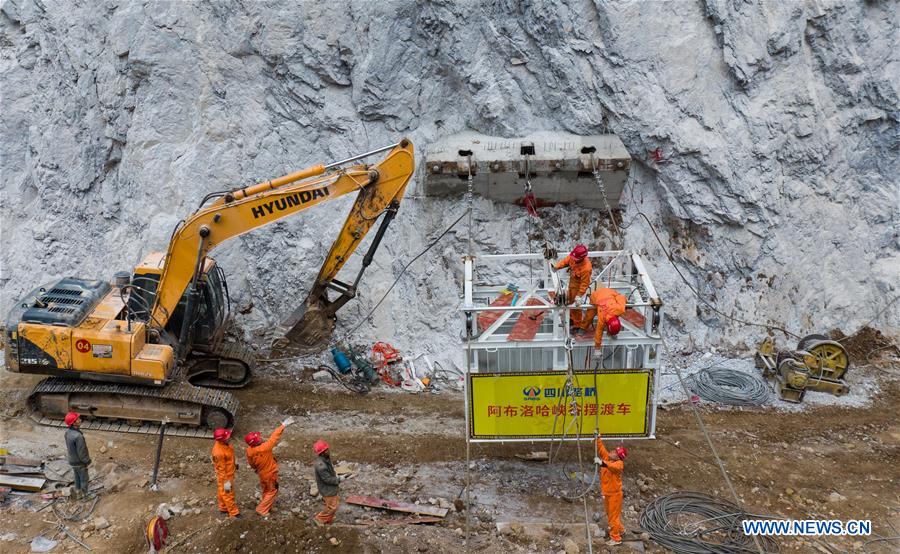 CHINA-SICHUAN-CLIFF-VILLAGE-ROAD CONSTRUCTION (CN)