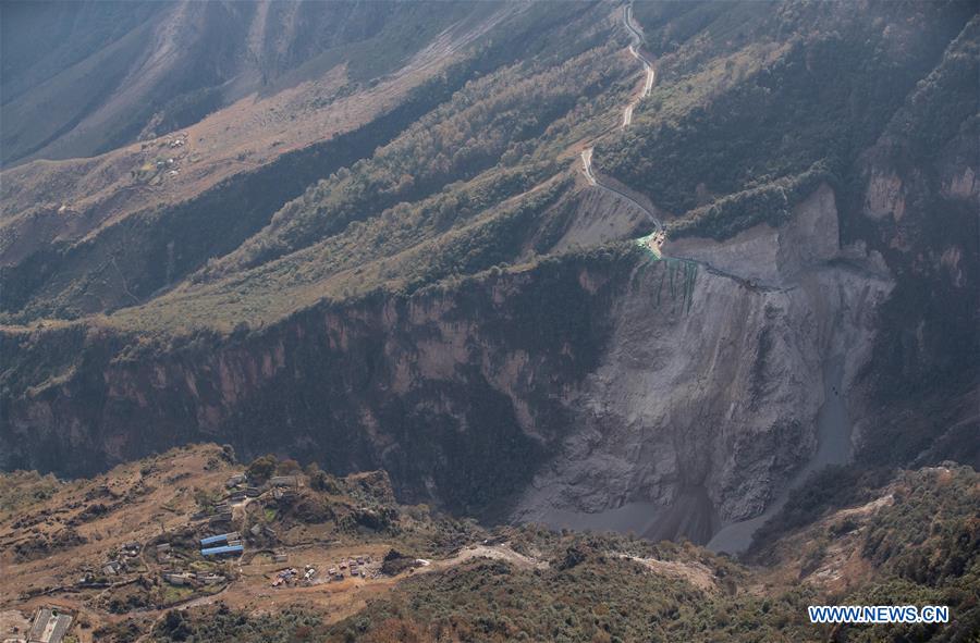 CHINA-SICHUAN-CLIFF-VILLAGE-ROAD CONSTRUCTION (CN)