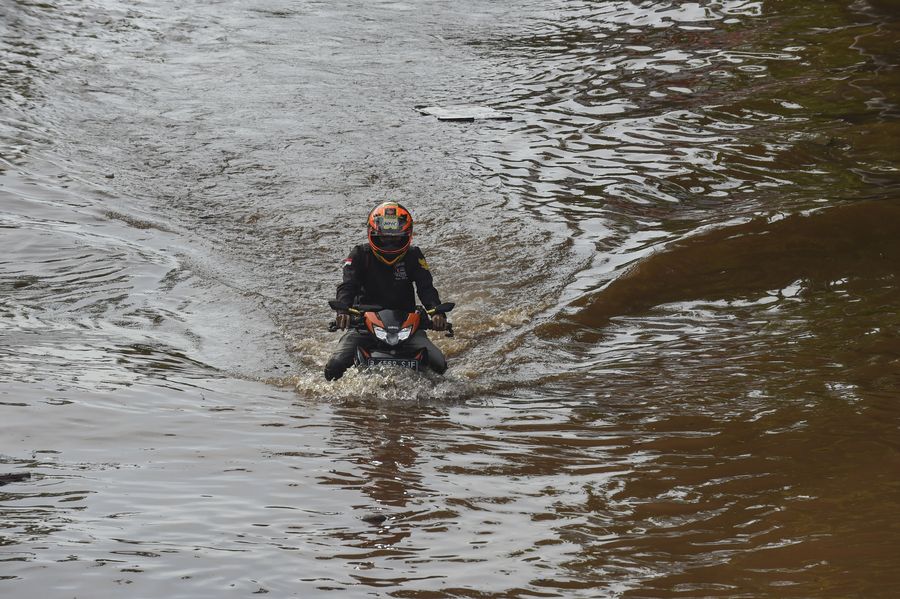 Evacuation underway as flood waters still submerge parts of Jakarta