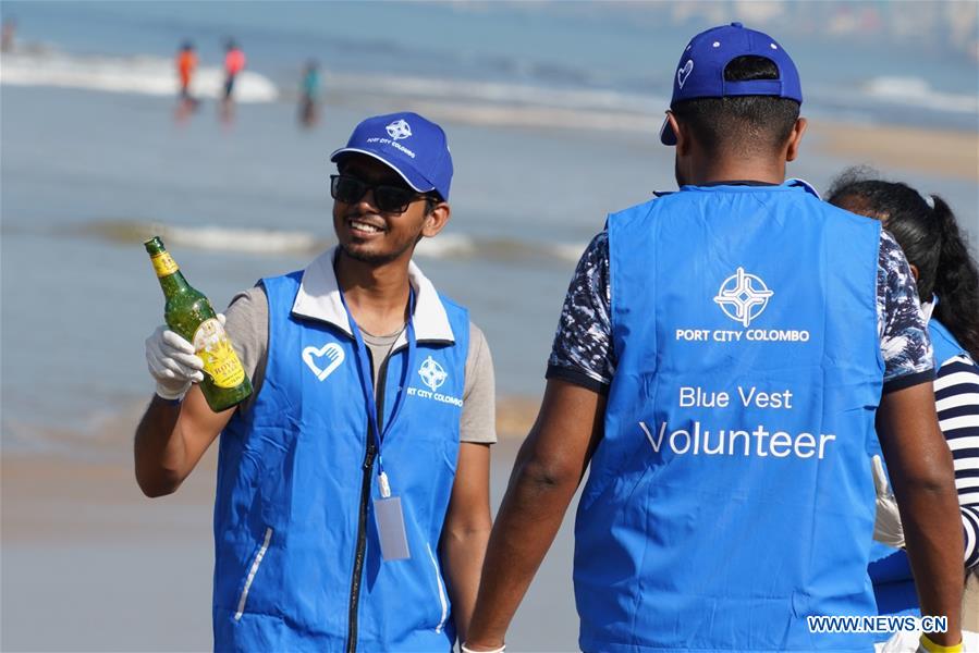 SRI LANKA-COLOMBO-BEACH-CLEAN