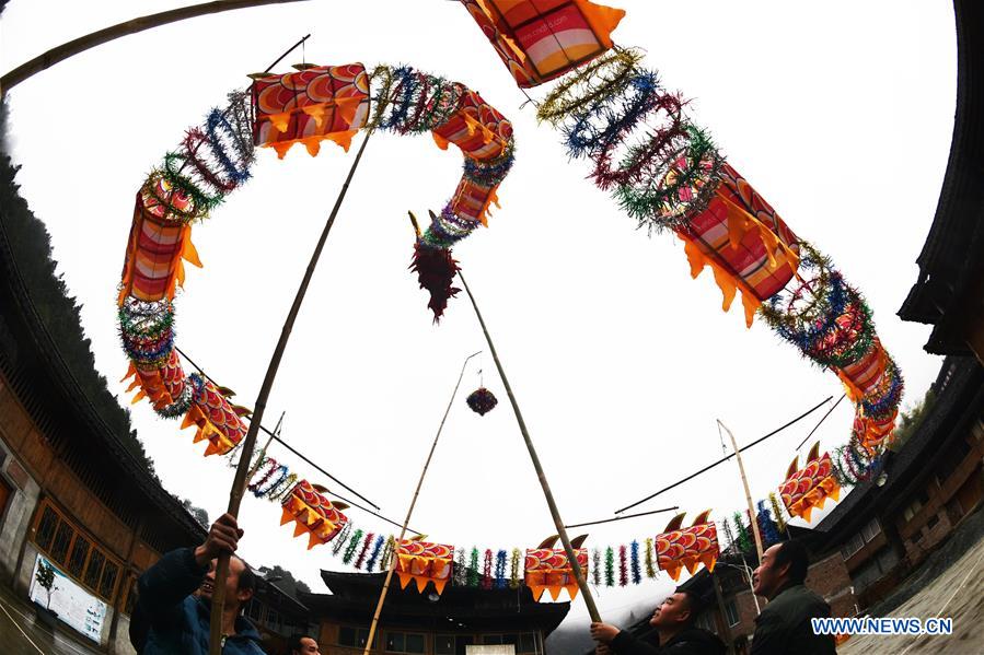 CHINA-GUANGXI-LONGSHENG-DRAGON DANCE (CN)