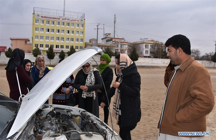 AFGHANISTAN-BALKH-DRIVING CLASS-WOMEN