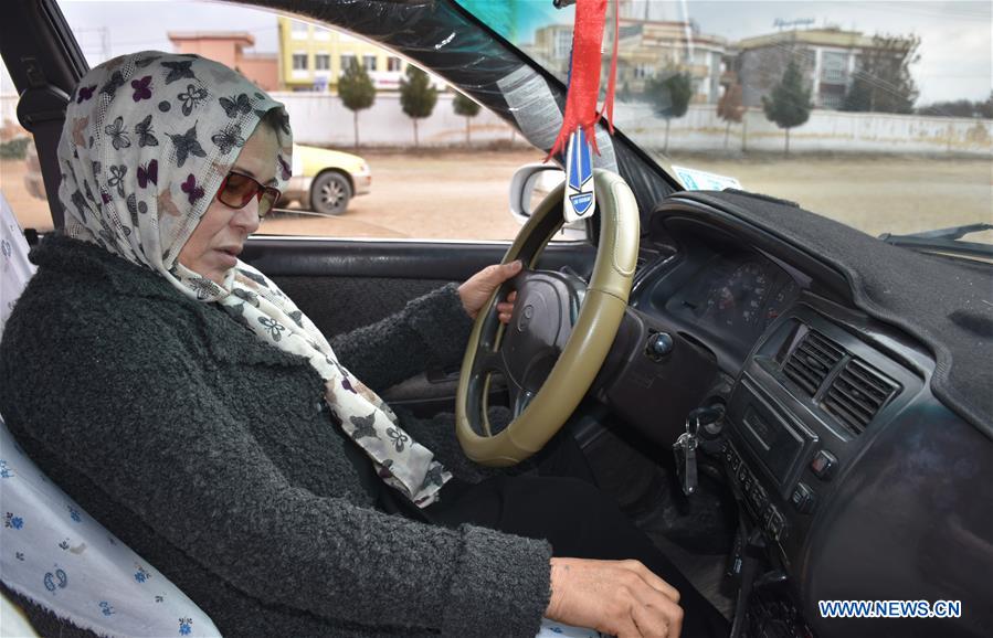 AFGHANISTAN-BALKH-DRIVING CLASS-WOMEN