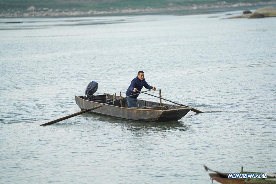 CHINA-CHONGQING-YANGTZE RIVER-FISHING BAN-FISHERMAN (CN)