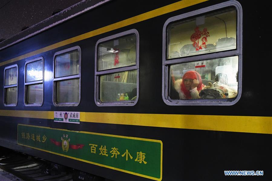 CHINA-GANSU-SPRING FESTIVAL TRAVEL RUSH-ORDINARY TRAIN (CN)