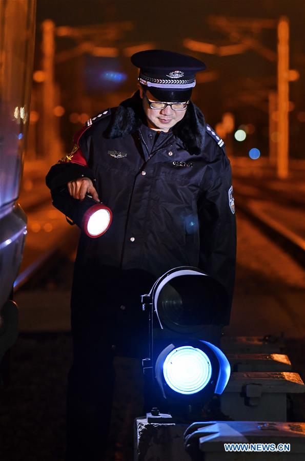 CHINA-BEIJING-SPRING FESTIVAL TRAVEL RUSH-PATROL (CN)