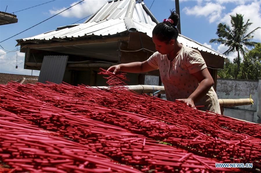 INDONESIA-MALANG-CHINESE LUNAR NEW YEAR PREPARATION-INCENSE MAKING