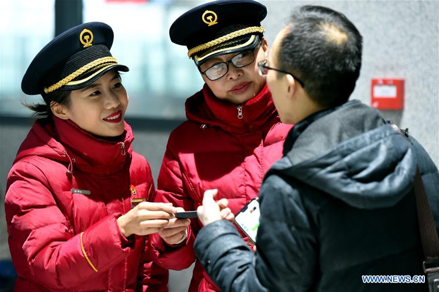 CHINA-ANHUI-BENGBU-RAILWAY STATION-PASSENGER SERVICE-ASSISTANT (CN)