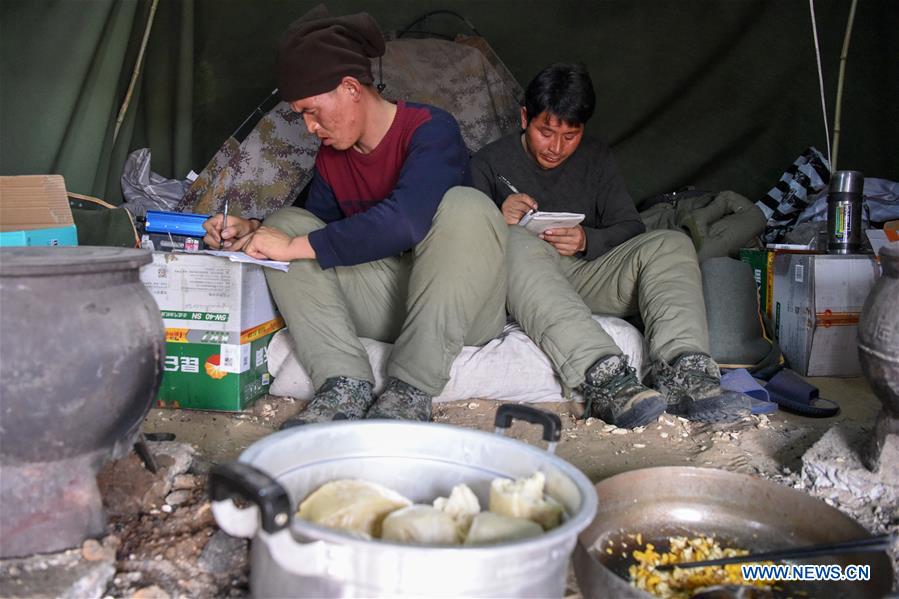 CHINA-XINJIANG-GEOPHYSICAL SURVEY-WORKER (CN)