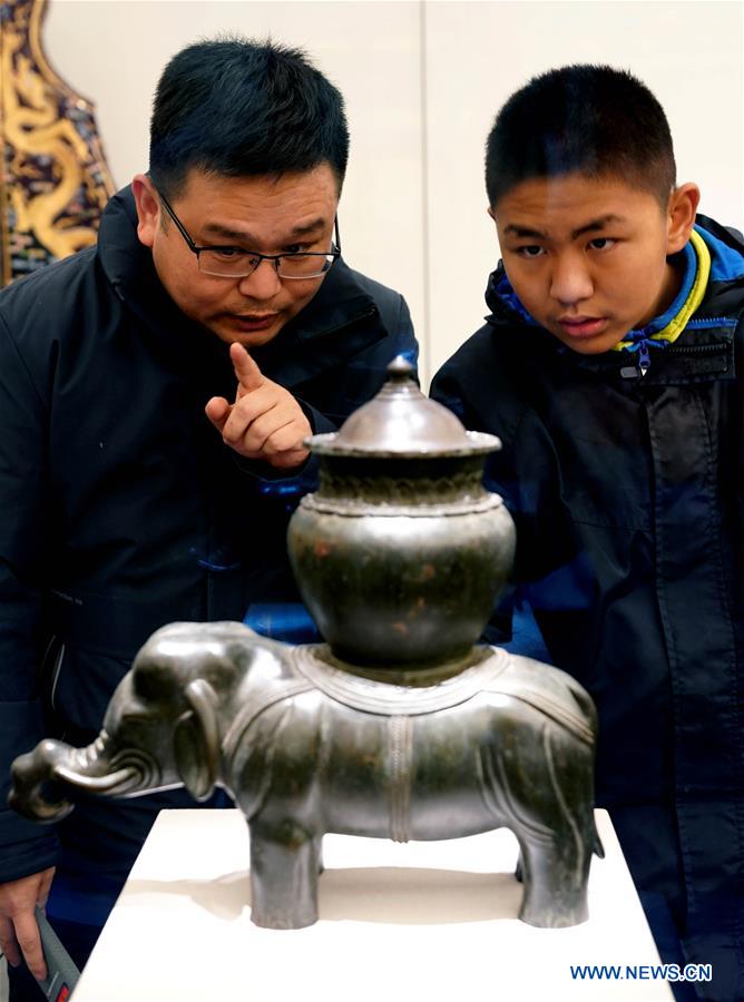 CHINA-ZHENGZHOU-EMPEROR QIANLONG-EXHIBITION (CN)