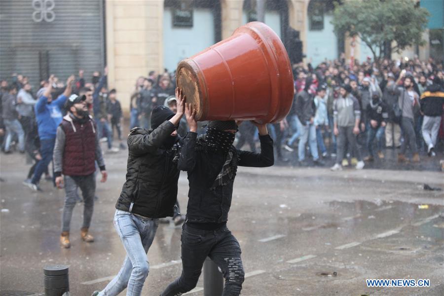 LEBANON-BEIRUT-PROTESTERS-RIOT POLICE-CLASHES