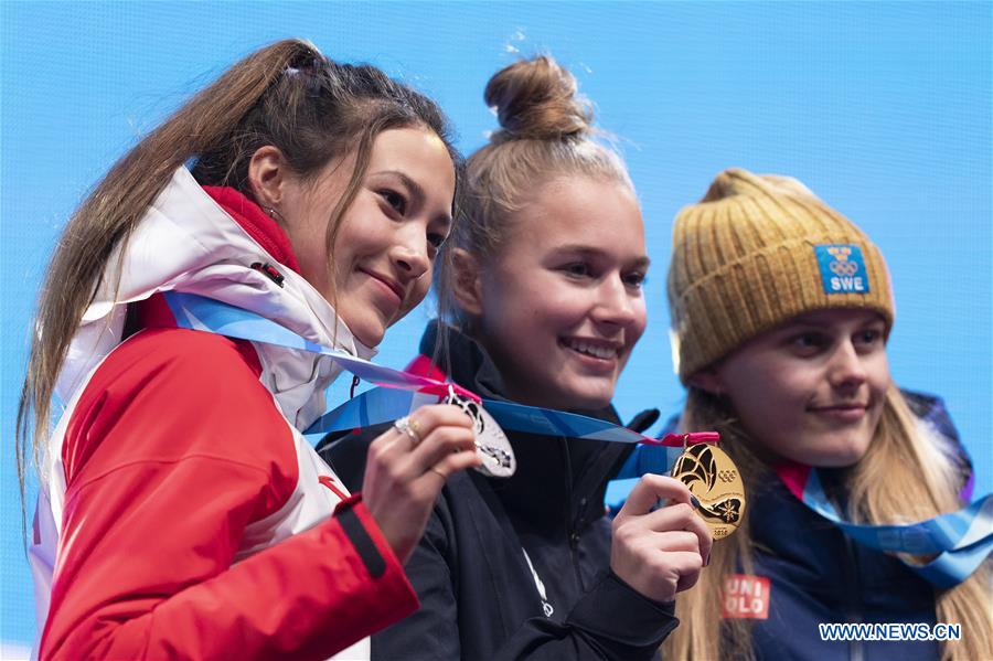 (SP)SWITZERLAND-LAUSANNE-WINTER YOG-MEDAL CEREMONY
