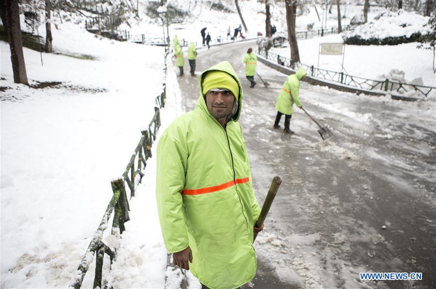 IRAN-TEHRAN-SNOWFALL