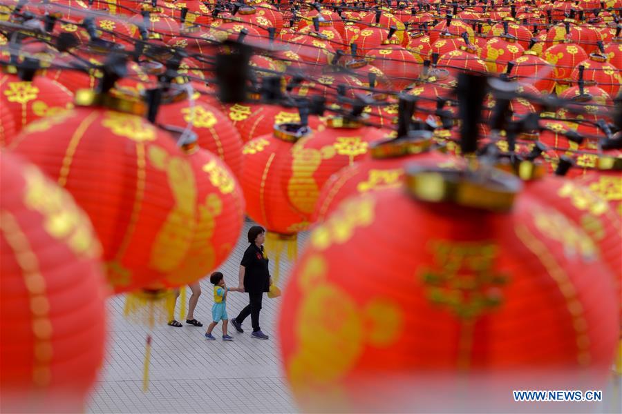 MALAYSIA-KUALA LUMPUR-CHINESE NEW YEAR-DECORATION