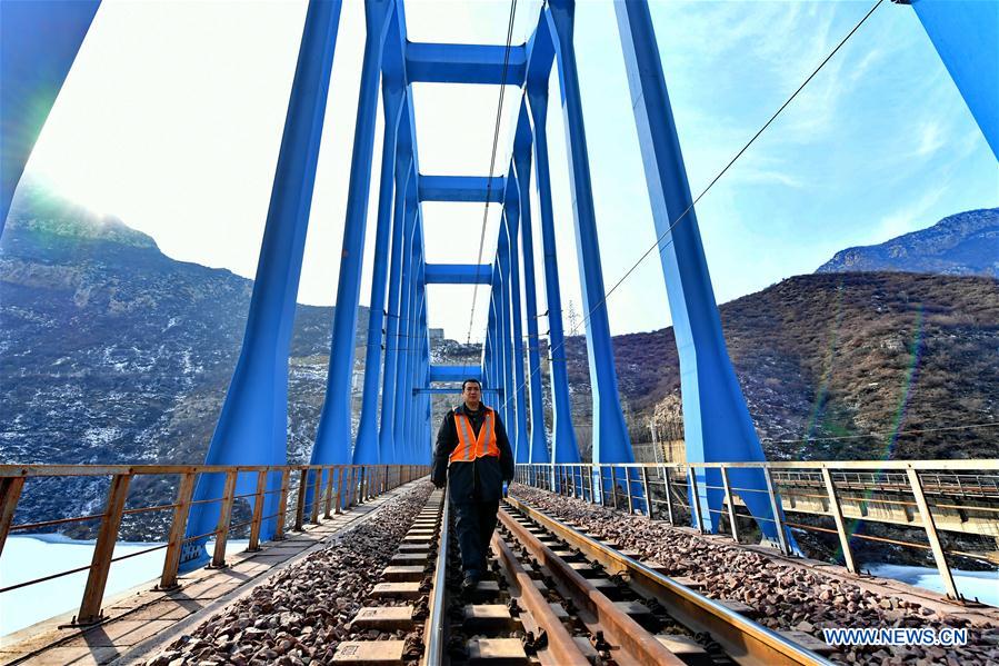 CHINA-SHANXI-TAIYUAN-RAILWAY WORKER (CN)