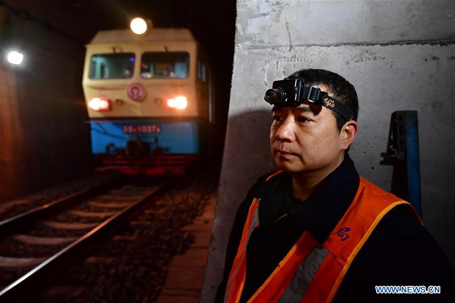 CHINA-SHANXI-TAIYUAN-RAILWAY WORKER (CN)