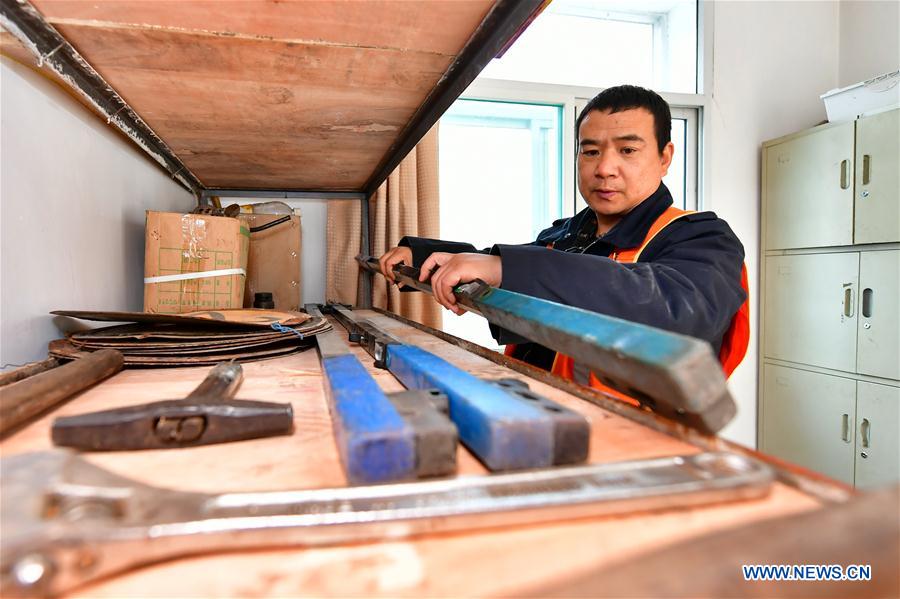 CHINA-SHANXI-TAIYUAN-RAILWAY WORKER (CN)