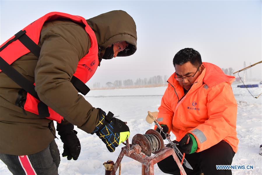 CHINA-INNER MONGOLIA-TUOKETUO-YELLOW RIVER-HYDROLOGICAL WORKERS (CN)