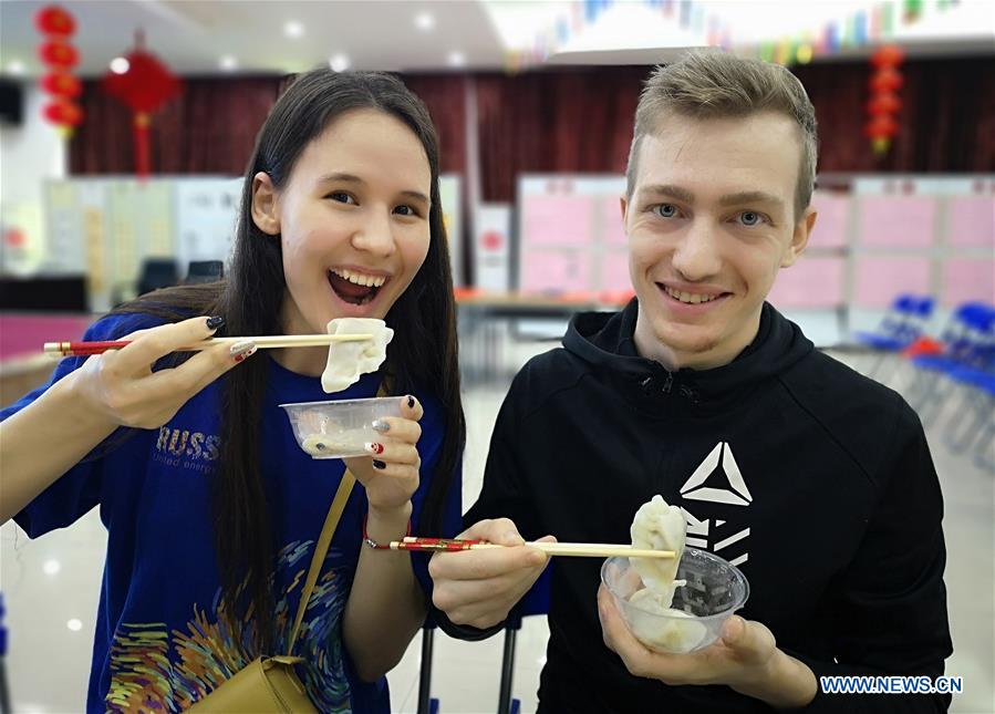 CHINA-HAINAN-HAIKOU-STUDENTS-SPRING FESTIVAL (CN)