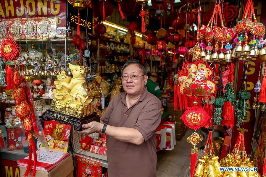 PHILIPPINES-MANILA-CHINATOWN-LUCKY CHARMS AND DECORATIONS