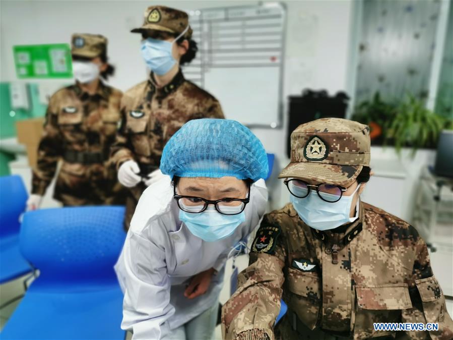 CHINA-WUHAN-MILITARY MEDICS-AID(CN)