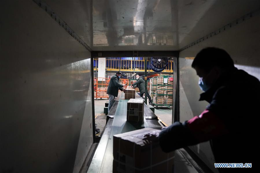 CHINA-WUHAN-CORONAVIRUS-SUPPLY TRANSPORT (CN)