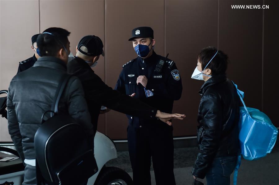 CHINA-BEIJING-BATTLE AGAINST VIRUS-POLICEMAN (CN)